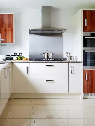 L-shaped kitchen room design 
